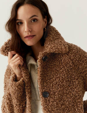 marksandspencer_AW22_T59_1142C_hunaty dlouhy kabat_hneda_3199Kc_modelka.jpg